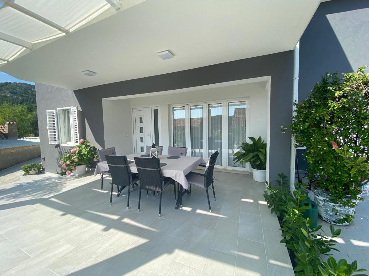 Holiday House Canis จูเลียนา ภายนอก รูปภาพ